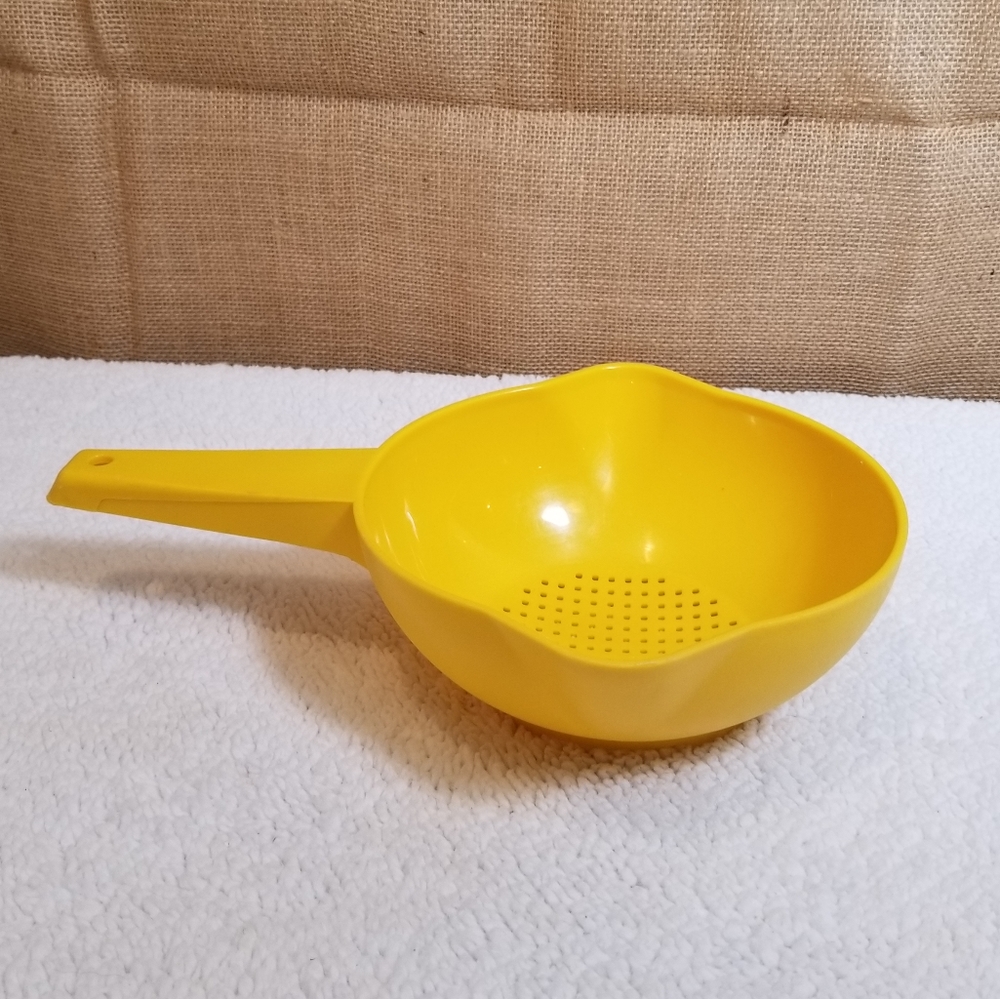 Vintage Tupperware Small yellow colander strainer